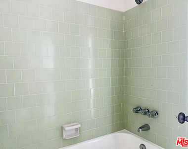 1890 N Alexandria Avenue - Photo Thumbnail 22