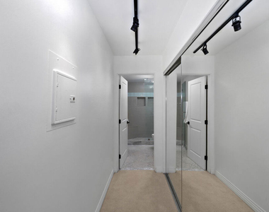 930 N Doheny Drive - Photo Thumbnail 14