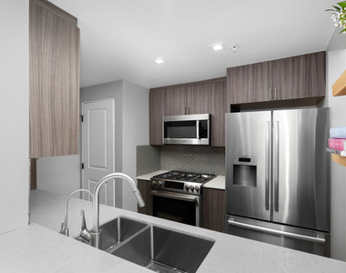 930 N Doheny Drive - Photo Thumbnail 5