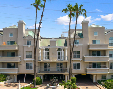 930 N Doheny Drive - Photo Thumbnail 26