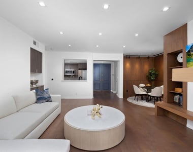 930 N Doheny Drive - Photo Thumbnail 2