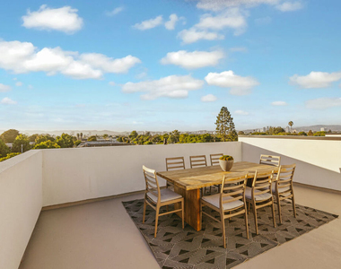 3222 S Barrington Avenue - Photo Thumbnail 13