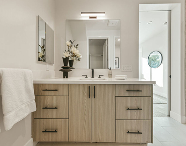 3222 S Barrington Avenue - Photo Thumbnail 10