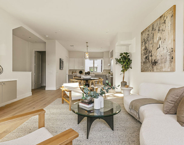 3222 S Barrington Avenue - Photo Thumbnail 3