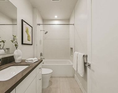 3222 S Barrington Avenue - Photo Thumbnail 7