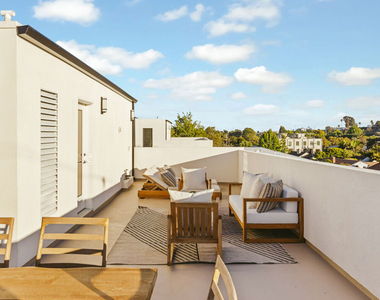 3222 S Barrington Avenue - Photo Thumbnail 15