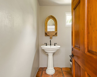 1407 N Beverly Drive - Photo Thumbnail 32