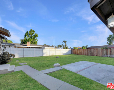 8905 Nogal Avenue - Photo Thumbnail 9