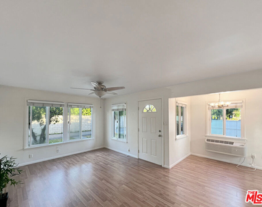 8905 Nogal Avenue - Photo Thumbnail 2