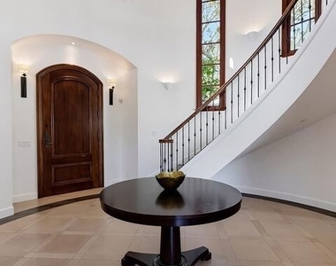 2134 La Mesa Drive - Photo Thumbnail 4
