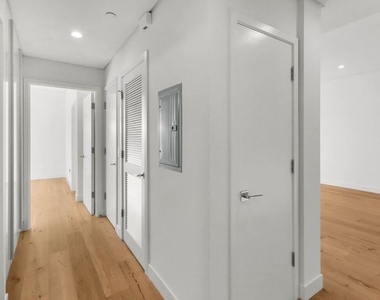 938 S Orange Grove Avenue - Photo Thumbnail 17