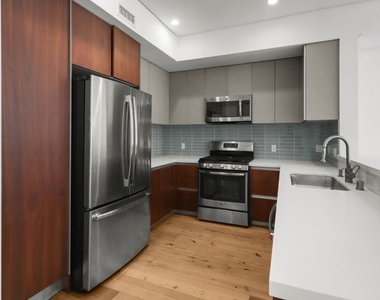 938 S Orange Grove Avenue - Photo Thumbnail 5