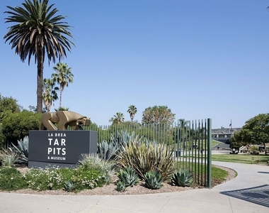 938 S Orange Grove Avenue - Photo Thumbnail 32