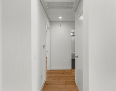 938 S Orange Grove Avenue - Photo Thumbnail 12