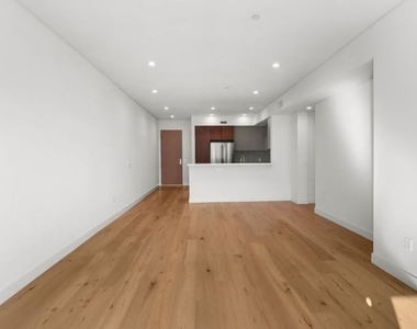 938 S Orange Grove Avenue - Photo Thumbnail 11