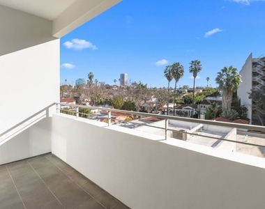 938 S Orange Grove Avenue - Photo Thumbnail 9