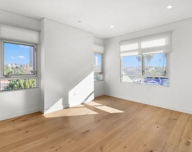 938 S Orange Grove Avenue - Photo Thumbnail 22