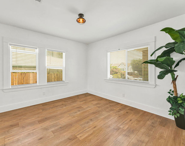 1333 S Hudson Avenue - Photo Thumbnail 2
