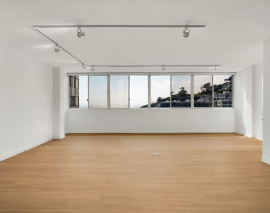 17352 W Sunset Boulevard - Photo Thumbnail 4