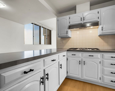 17352 W Sunset Boulevard - Photo Thumbnail 13