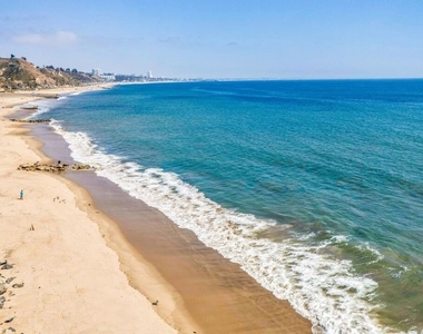 17352 W Sunset Boulevard - Photo Thumbnail 26