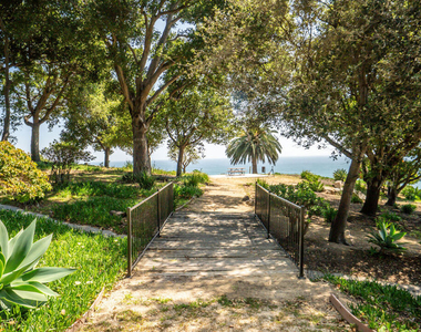 17352 W Sunset Boulevard - Photo Thumbnail 29