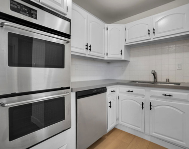 17352 W Sunset Boulevard - Photo Thumbnail 14