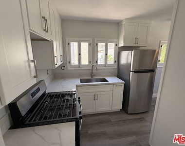 92 S Sunnyslope Avenue - Photo Thumbnail 8