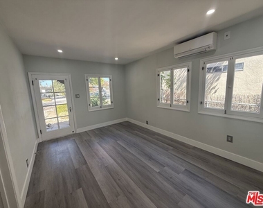 92 S Sunnyslope Avenue - Photo Thumbnail 2