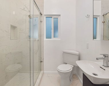806 Navy Street - Photo Thumbnail 11