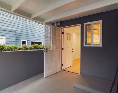 806 Navy Street - Photo Thumbnail 18