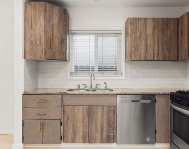 806 Navy Street - Photo Thumbnail 7