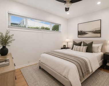 806 Navy Street - Photo Thumbnail 8