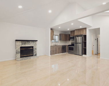 806 Navy Street - Photo Thumbnail 3