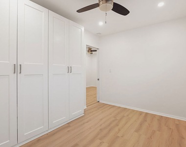 806 Navy Street - Photo Thumbnail 10