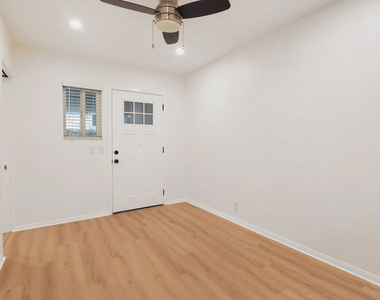 806 Navy Street - Photo Thumbnail 17