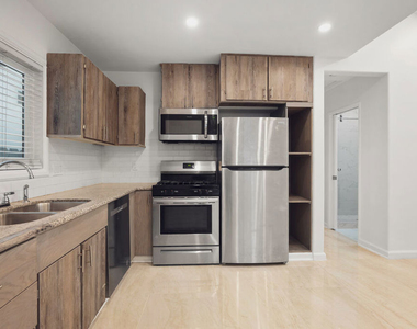 806 Navy Street - Photo Thumbnail 6