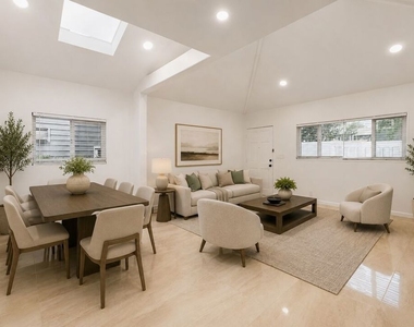 806 Navy Street - Photo Thumbnail 4