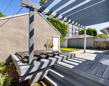 4460 Stansbury Avenue - Photo Thumbnail 42