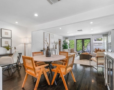 4460 Stansbury Avenue - Photo Thumbnail 14
