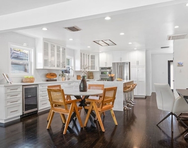 4460 Stansbury Avenue - Photo Thumbnail 12