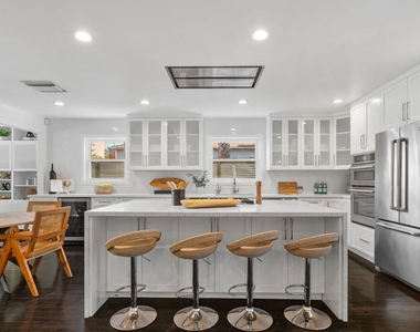 4460 Stansbury Avenue - Photo Thumbnail 14