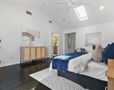 4460 Stansbury Avenue - Photo Thumbnail 28