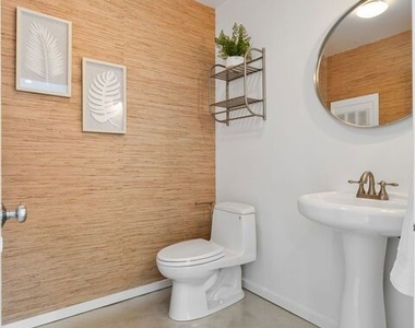 4460 Stansbury Avenue - Photo Thumbnail 39