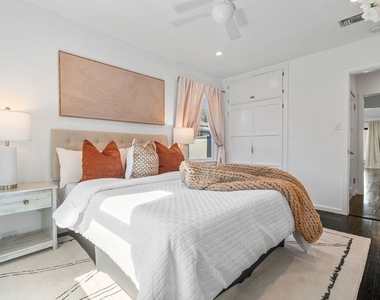 4460 Stansbury Avenue - Photo Thumbnail 36