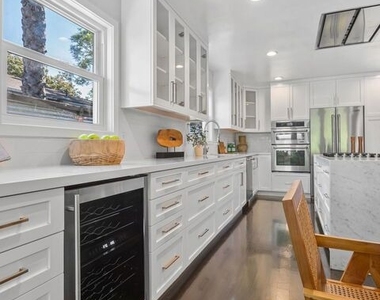 4460 Stansbury Avenue - Photo Thumbnail 18