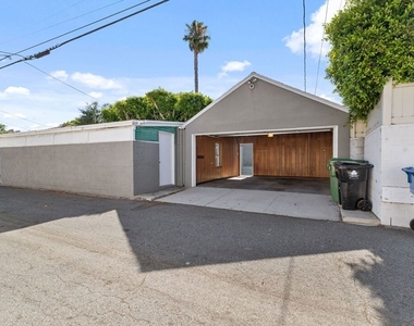 4460 Stansbury Avenue - Photo Thumbnail 47