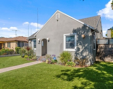 4460 Stansbury Avenue - Photo Thumbnail 3