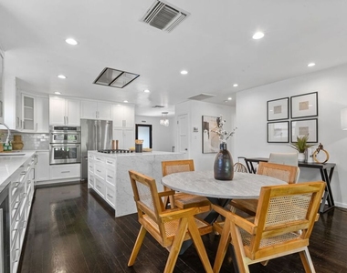 4460 Stansbury Avenue - Photo Thumbnail 12