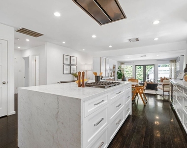 4460 Stansbury Avenue - Photo Thumbnail 18